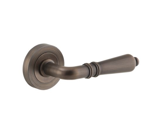 Sarlat single lever on rose - Signature Brass