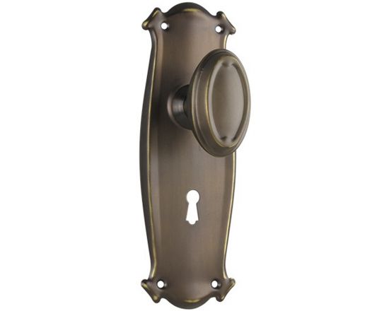 Bungalow knob on lever lock plate set - Antique brass