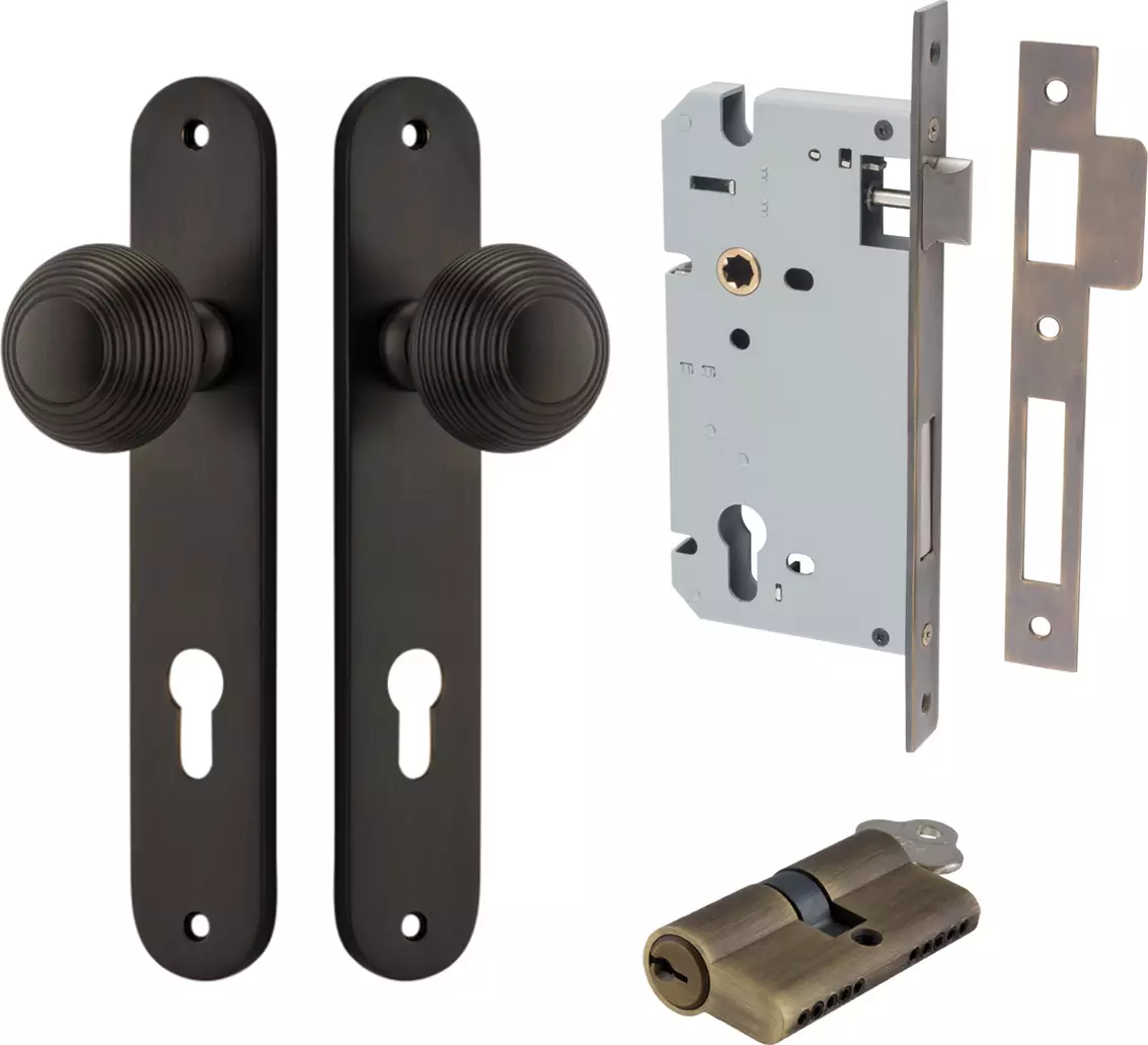 Guildford Knob - Oval Entrance Set - Key / Key - SB